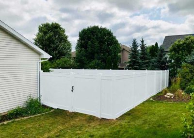 vinyl fence sideyard